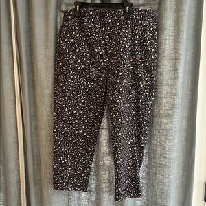 Rafaella Black and White Patterned Capris